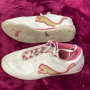 Puma shoes size 4